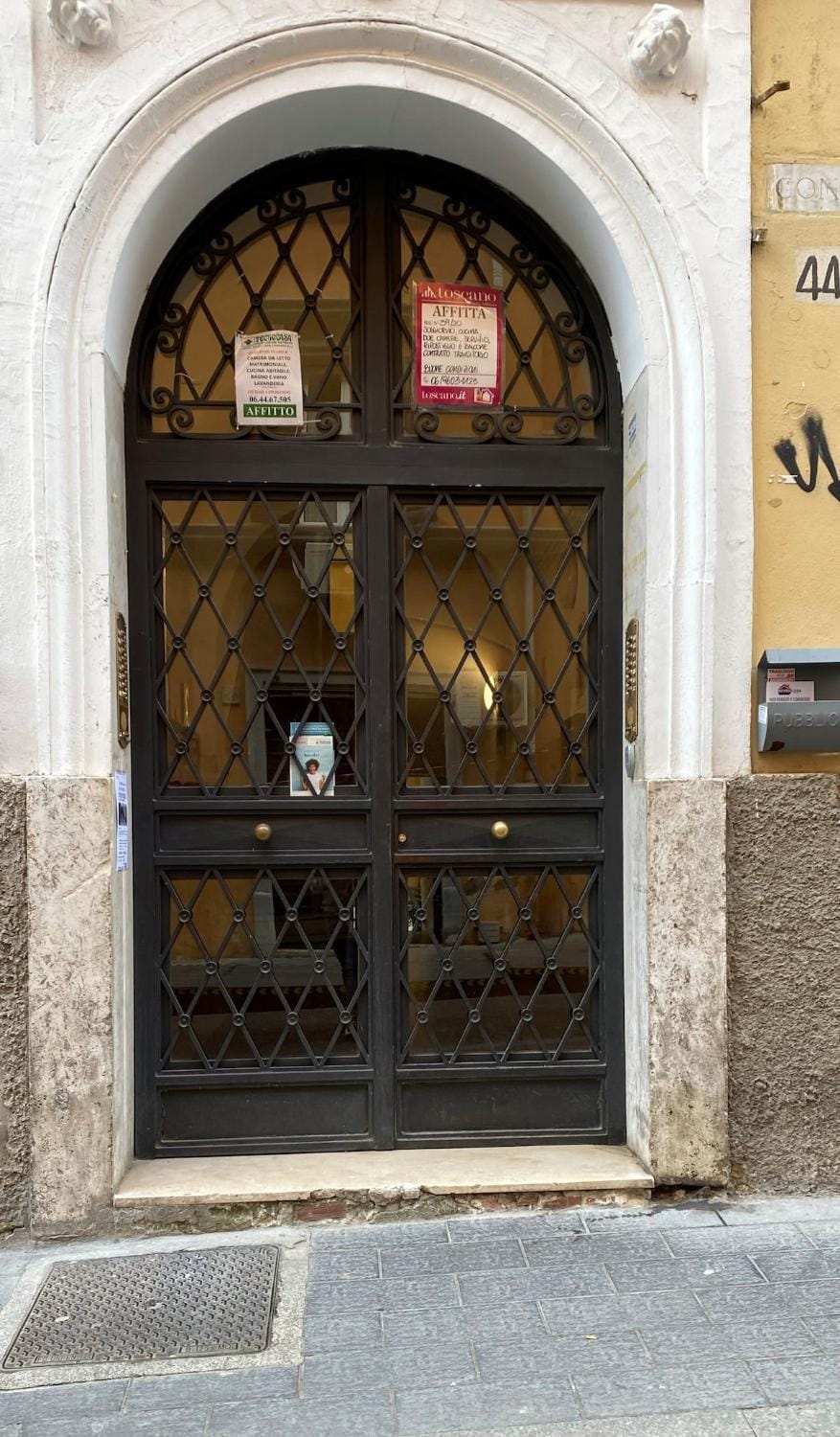 Facade/entrance