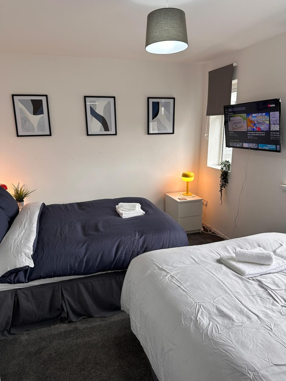 Bed, TV and multimedia, Bedroom