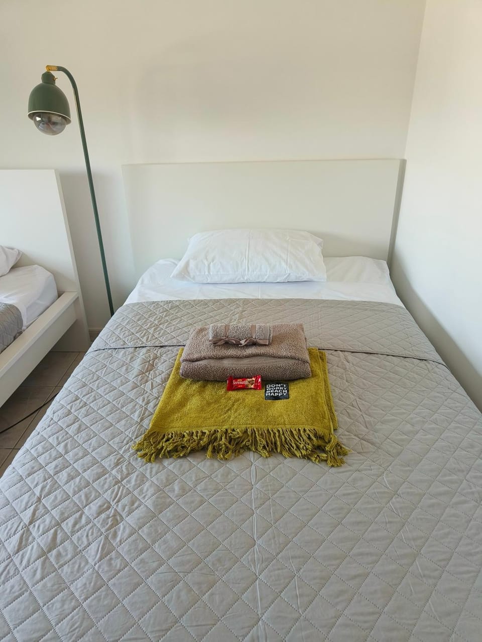 Bed, Bedroom, towels