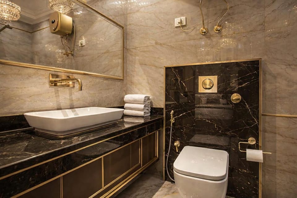 Bathroom, towels