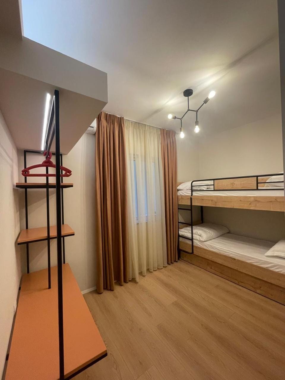 Bedroom, bunk bed