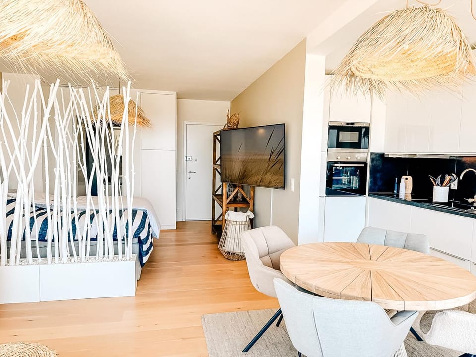 TV and multimedia, Kitchen or kitchenette, Seating area, Dining area