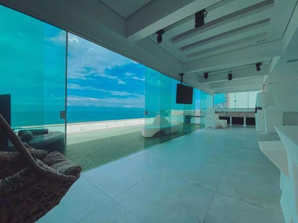 TV and multimedia, Living room, Pool view