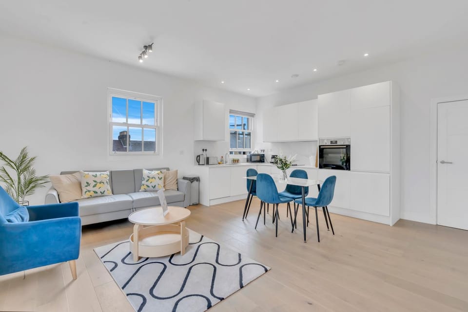 Kitchen or kitchenette, Living room, Seating area, Dining area