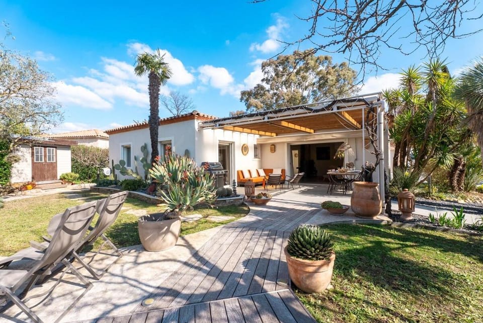 Modern Villa with Hot Tub, 6P Villa in Roquebrune-sur-Argens