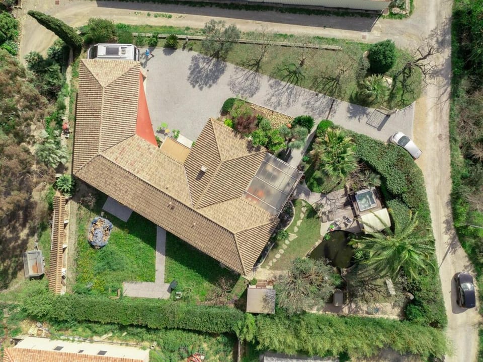 Modern Villa with Hot Tub, 6P Villa in Roquebrune-sur-Argens