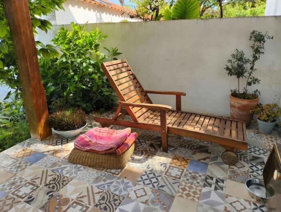 Akistay Guest House - Caparica Bed and Breakfast in Setubal District