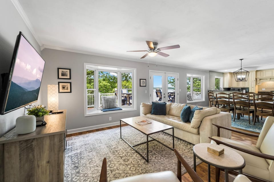 LAKATUDE ADJUSTMENT House in Village Four Seasons