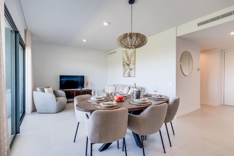 Seating area, Dining area