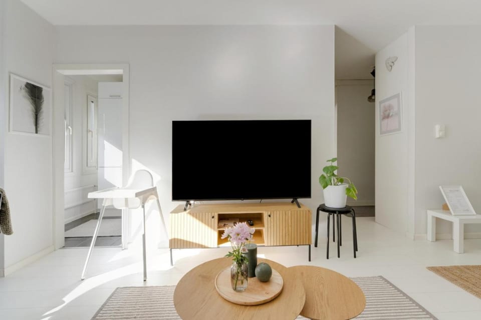 Communal lounge/ TV room, TV and multimedia, Seating area