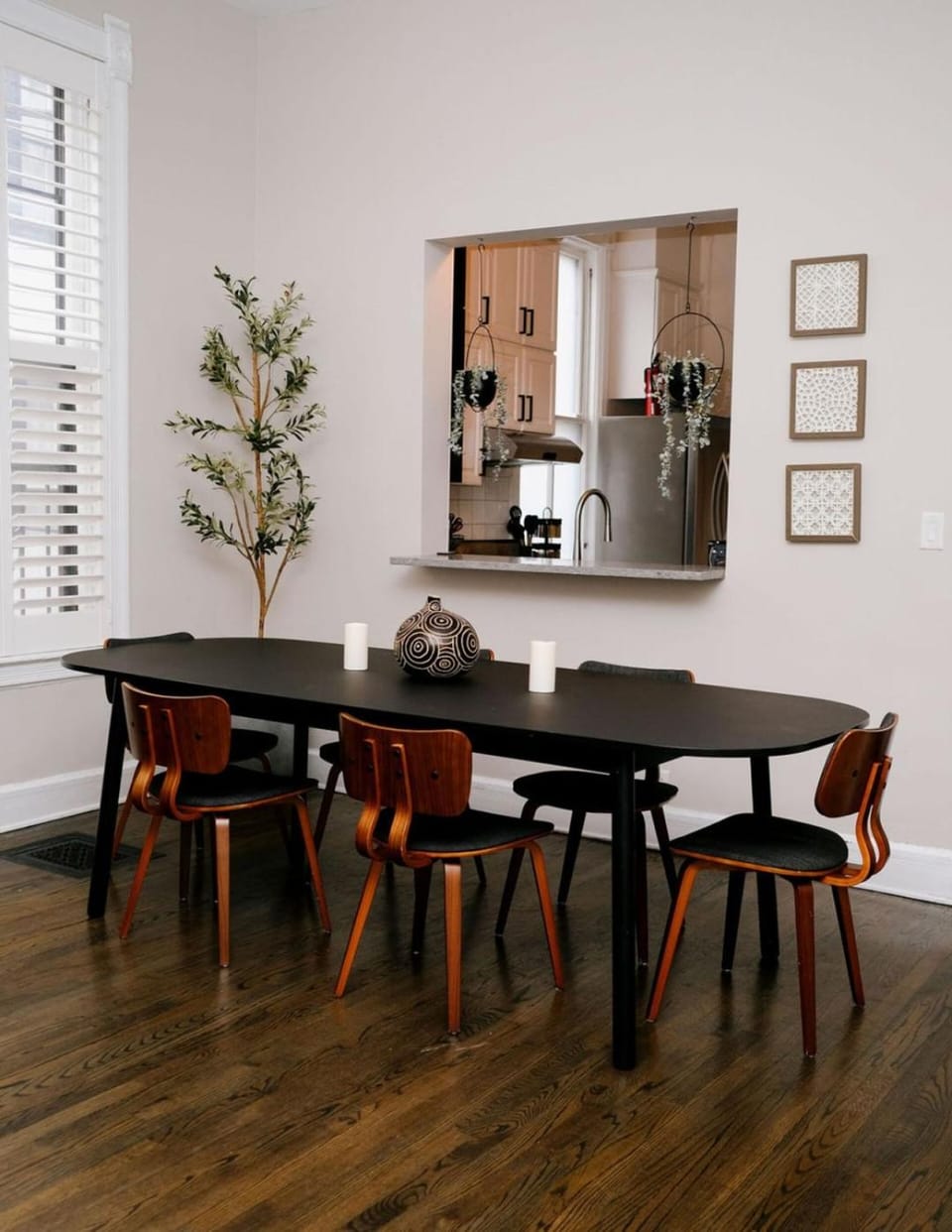 4 BR • Theater Room • Gym • Walk to Lincoln Park! House in Lincoln Park