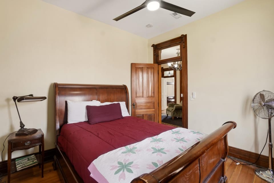 Historic Mansion with lots of charm House in Council Bluffs