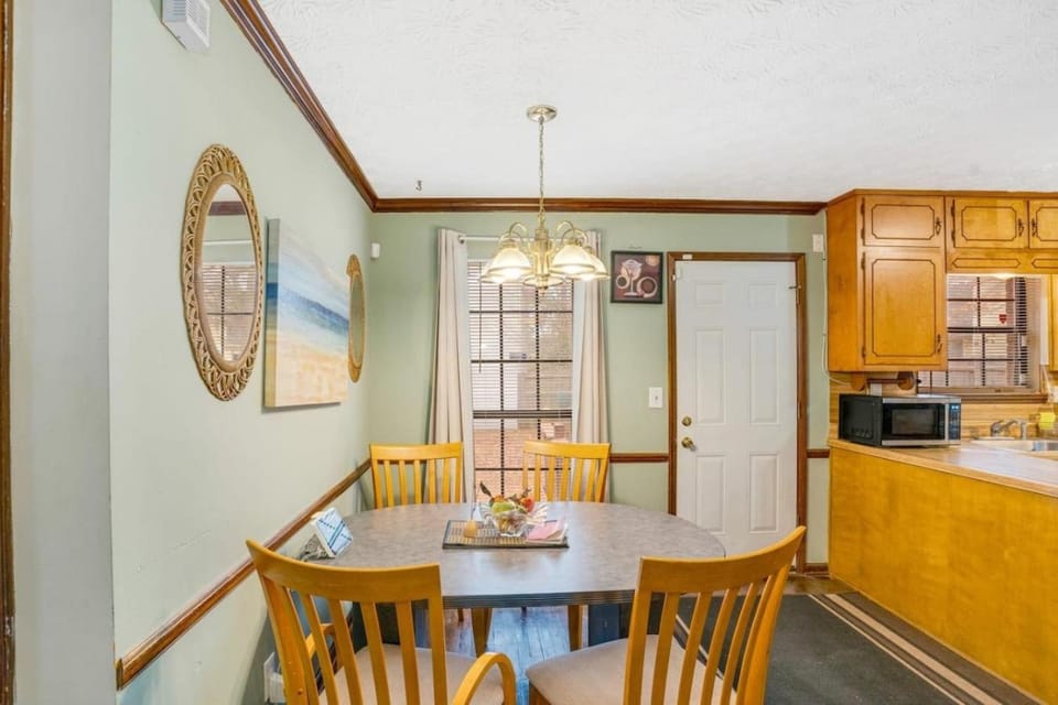 Massive 3 bedroom with fenced yard House in Riverdale