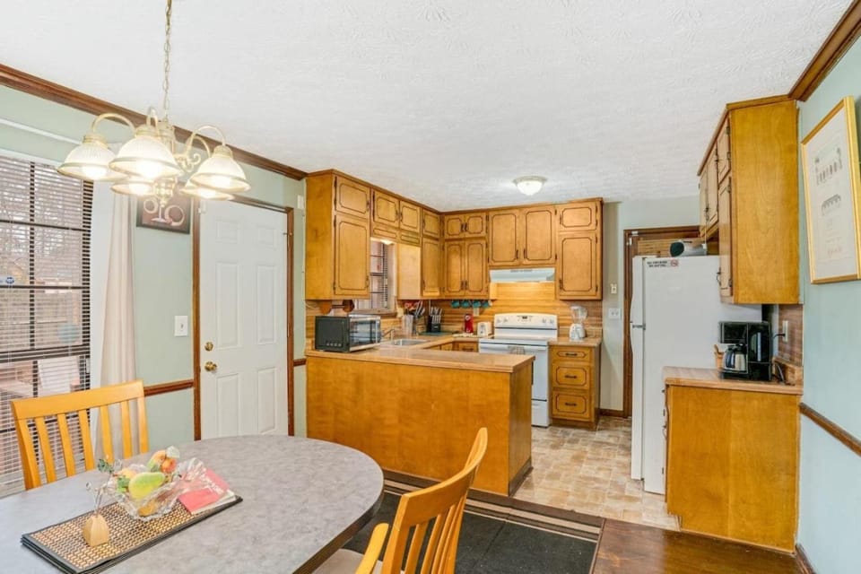 Massive 3 bedroom with fenced yard House in Riverdale