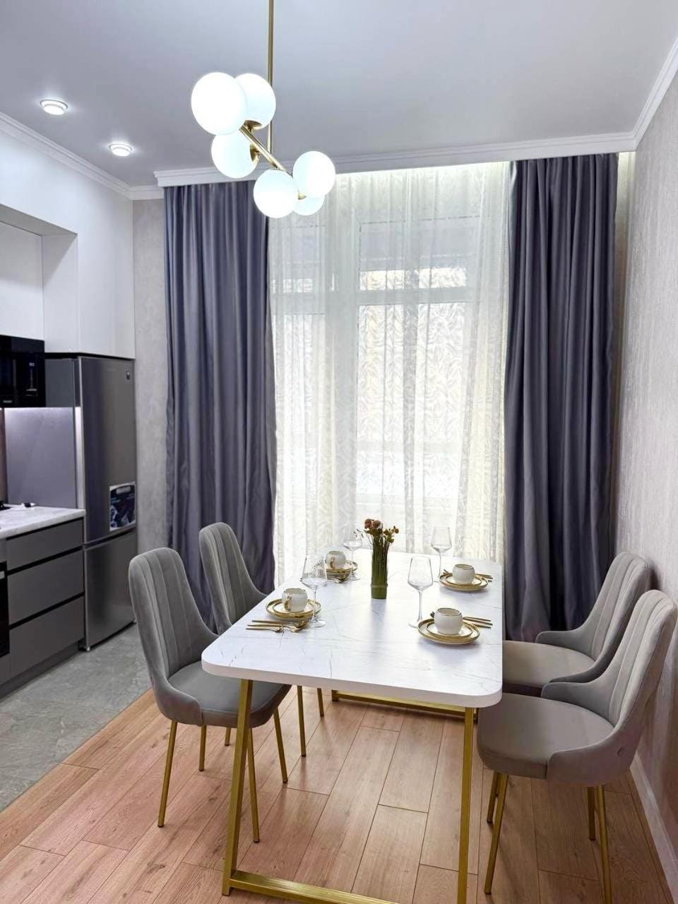 Kitchen or kitchenette, Dining area