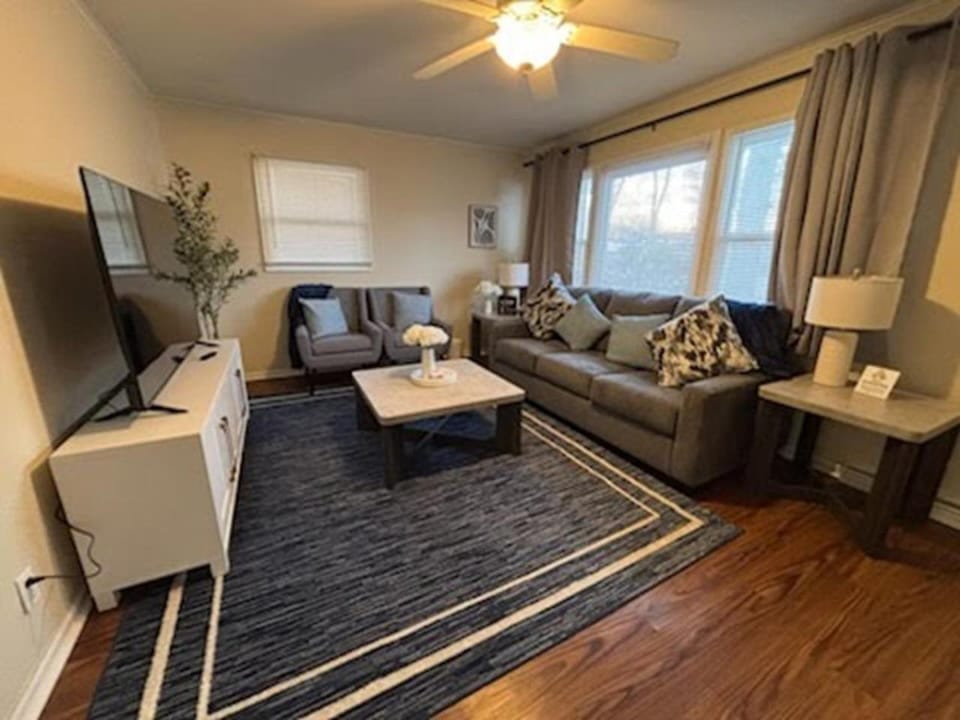 Charming 3 bed 1 story Home near Naval Base House in Waukegan