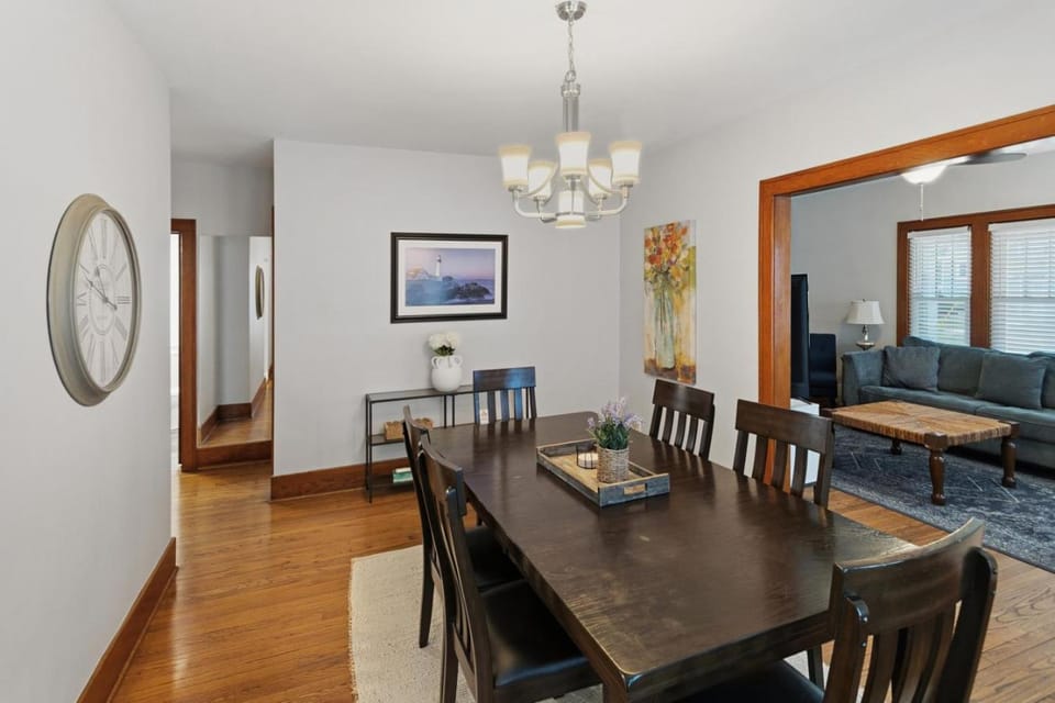 DT Libertyville Home With Arcade PacMan by Navy Base Apartment in Illinois