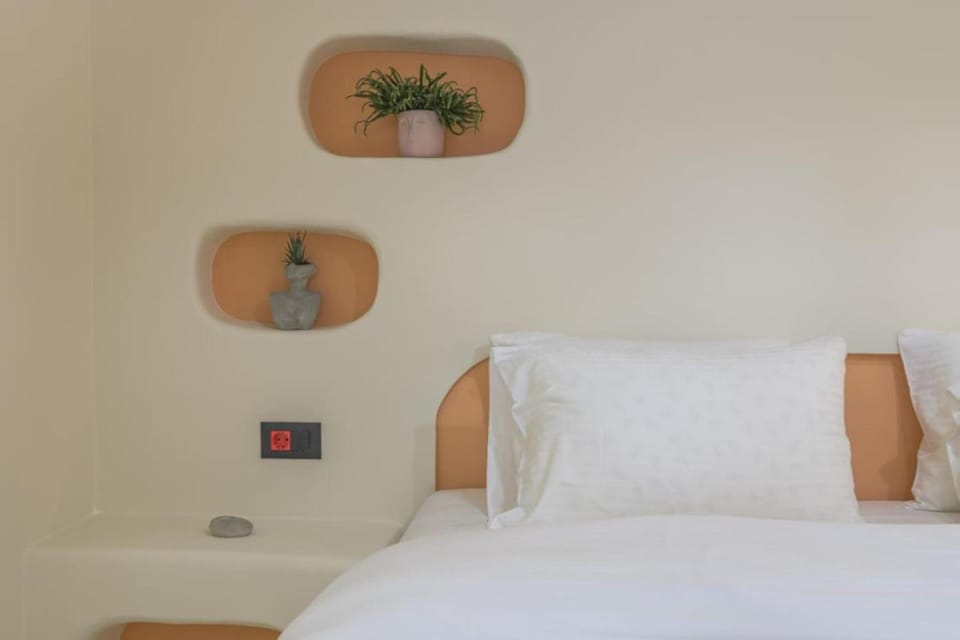 Bed, Photo of the whole room, Decorative detail, Bedroom