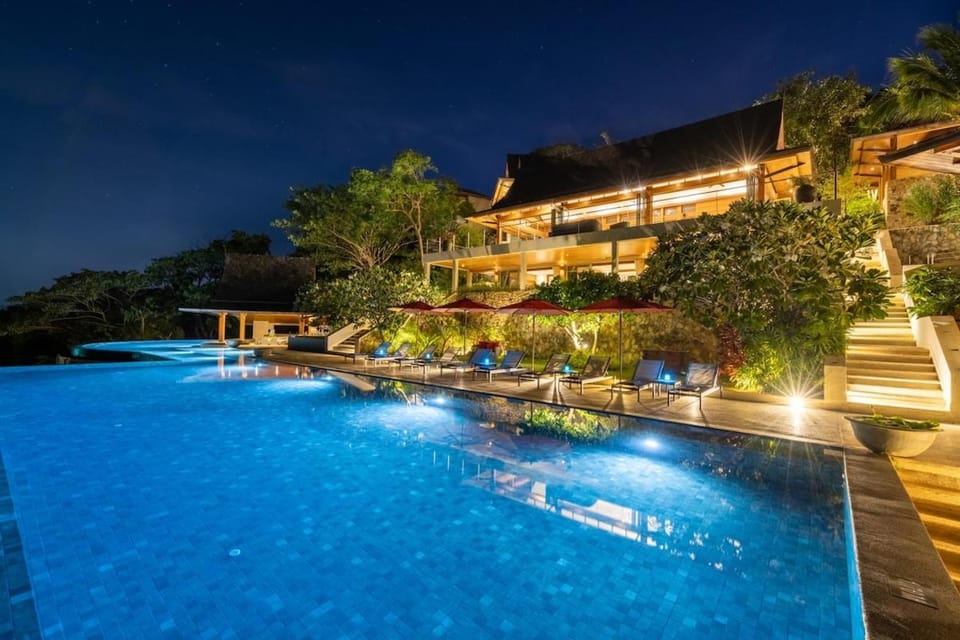 Property building, Night, Garden, Garden view, Pool view, Swimming pool, sunbed