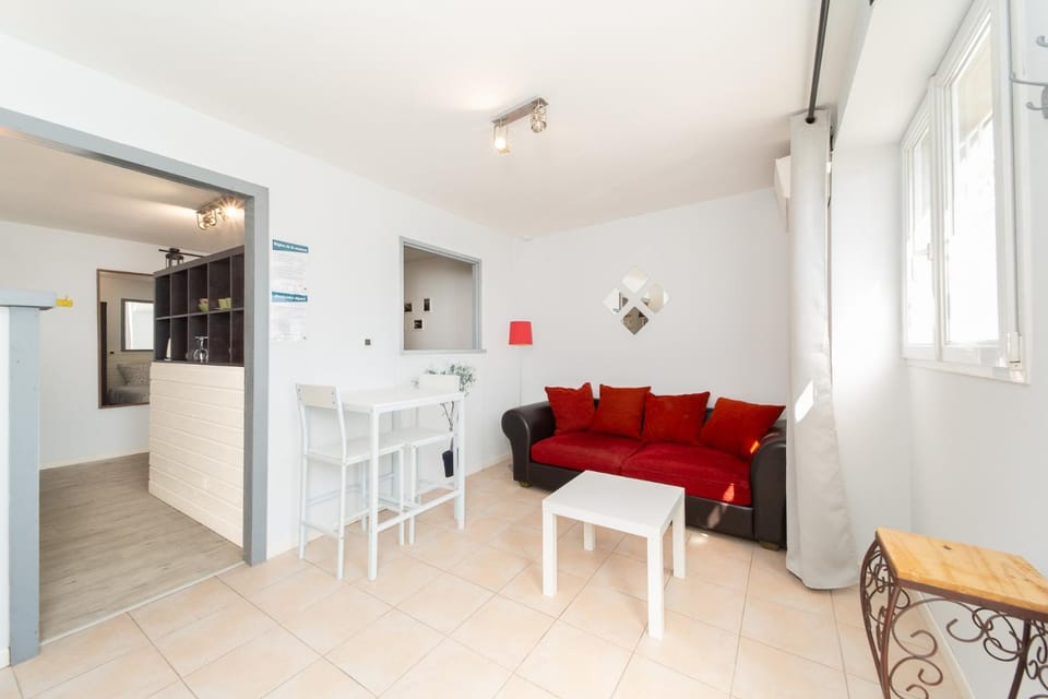 Living room, Dining area, internet, storage