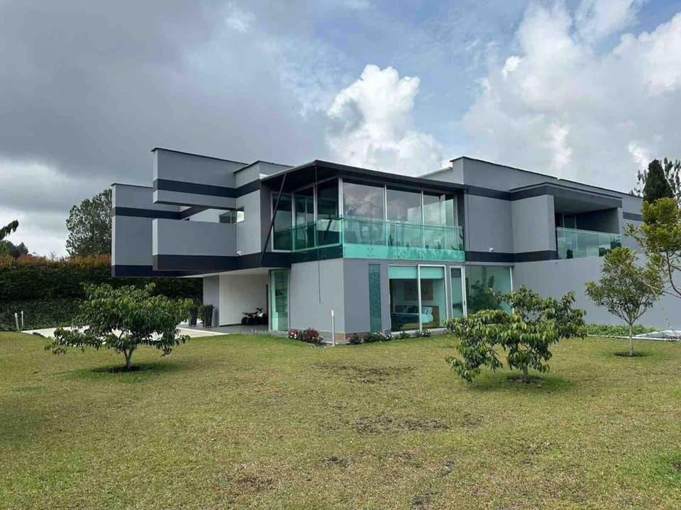 Country house near the airport and Medellin House in Antioquia