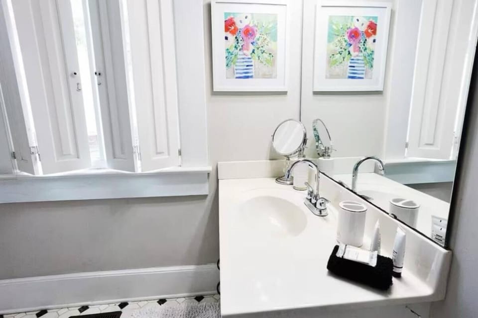 Charming 2Bed 2Bath Bungalow Shandon House in Columbia