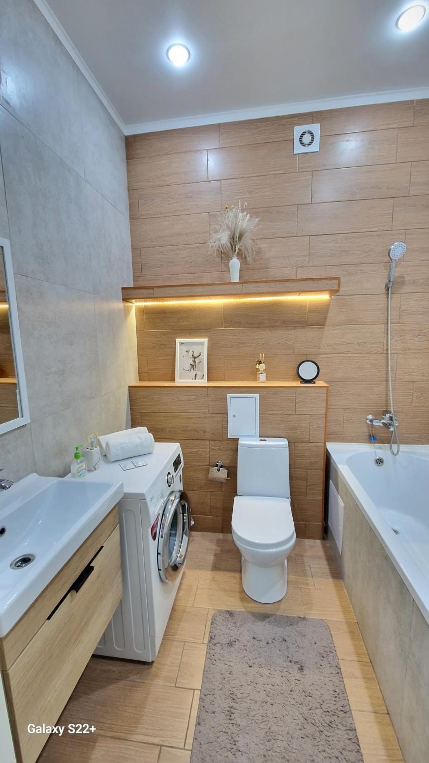 Toilet, Bath