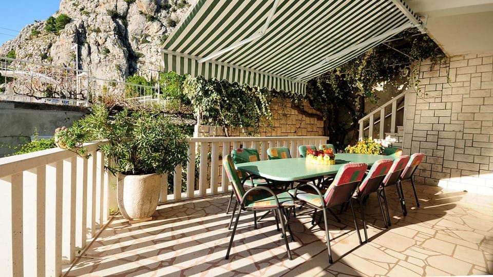 Patio, Day, View (from property/room), Balcony/Terrace, Dining area, Garden view