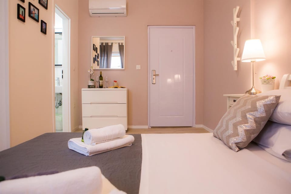 Bathroom, Living room, Bedroom