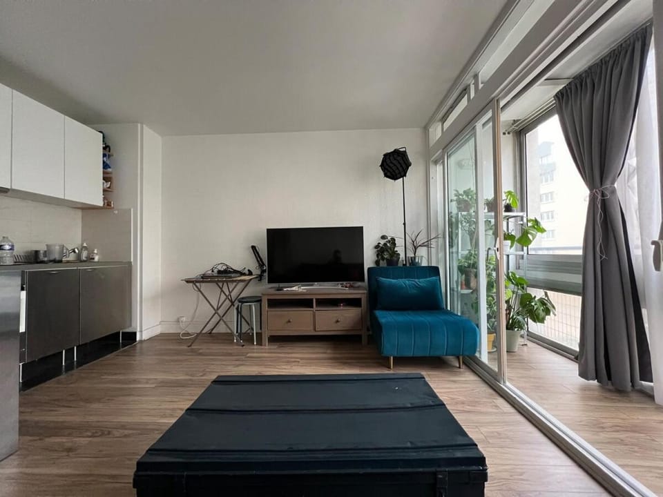 Bright studio Apartment in Vanves