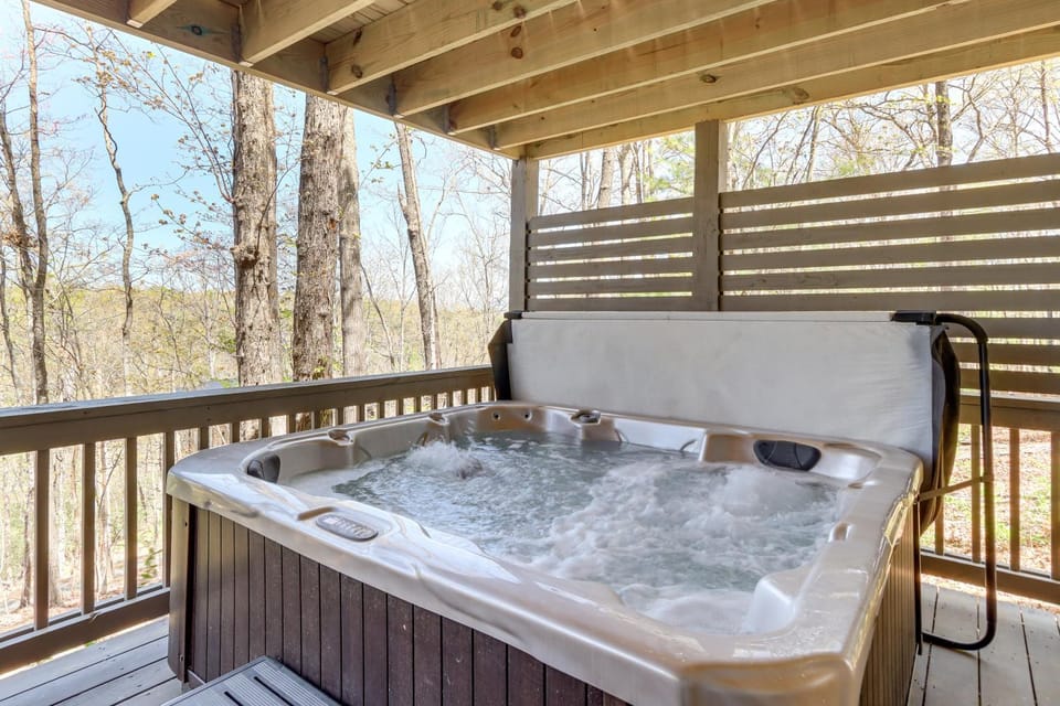 3 Mi to Dtwn: Blue Ridge Cabin w/ Hot Tub & Views Cabin in Blue Ridge