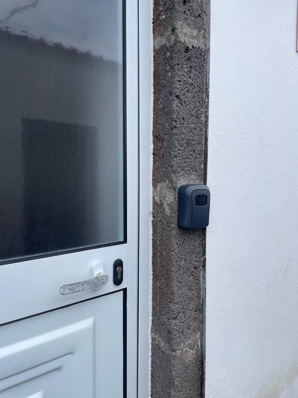 Facade/entrance, safe