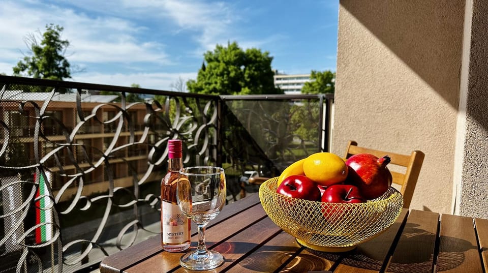 View (from property/room), Balcony/Terrace, Food