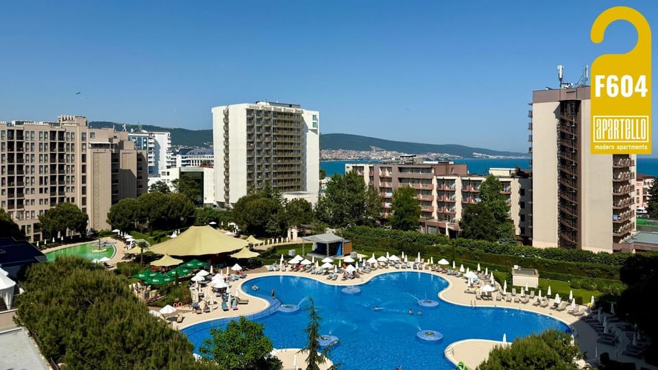 Day, Mountain view, Pool view, sunbed