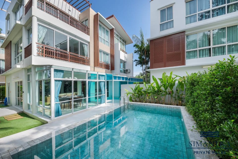 Pool view, Swimming pool
