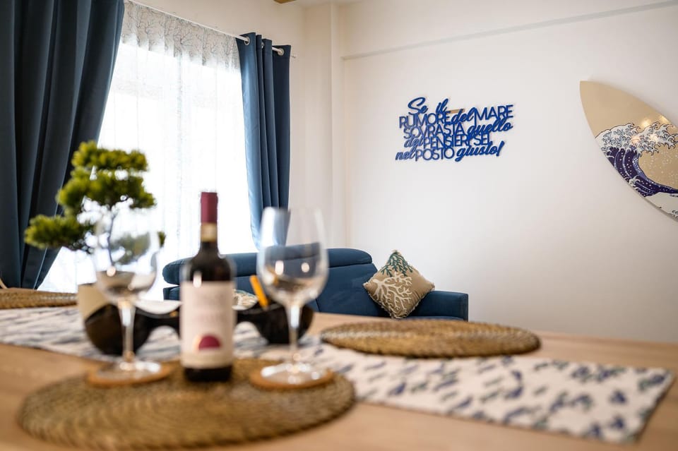 Living room, Food and drinks, Decorative detail, Seating area, Dining area