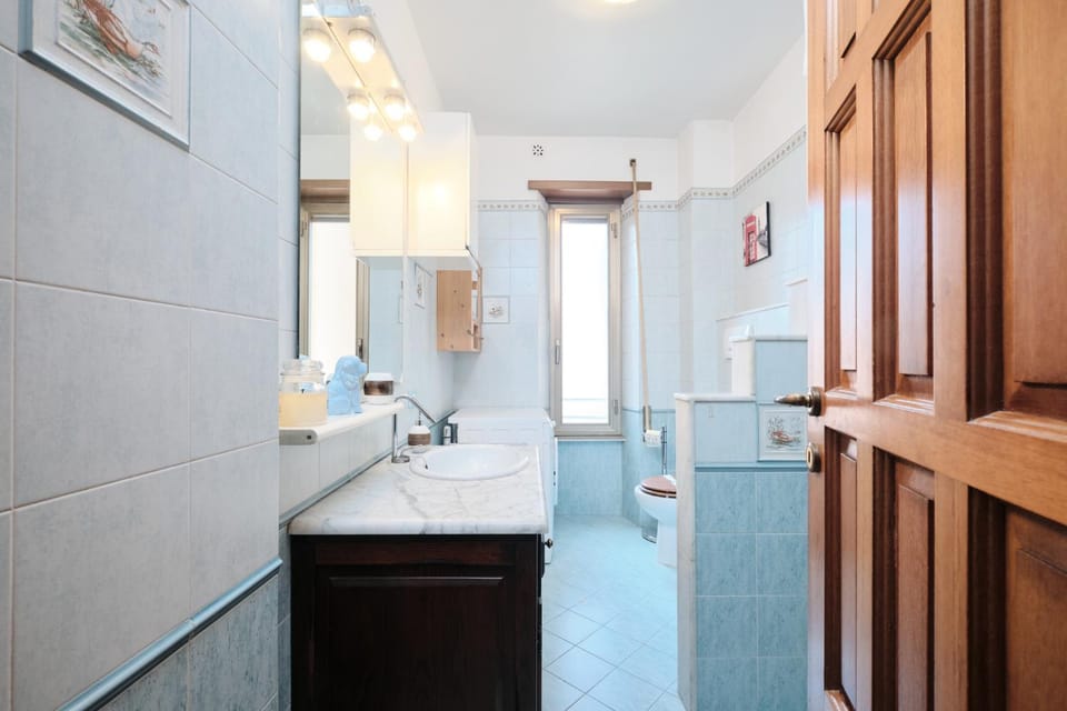 Bed, Bathroom