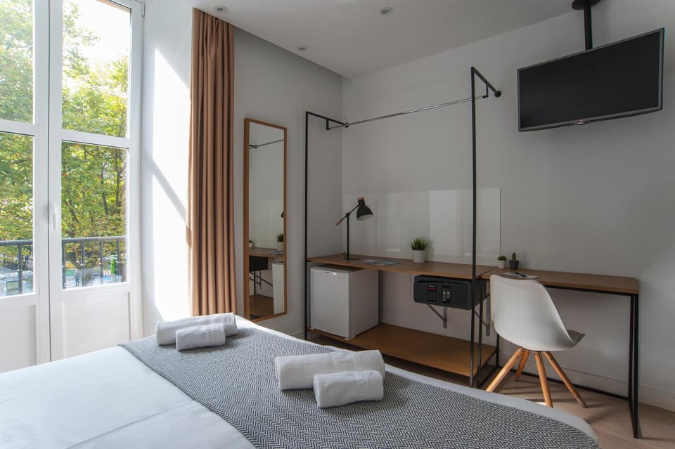 Photo of the whole room, Decorative detail, Bedroom