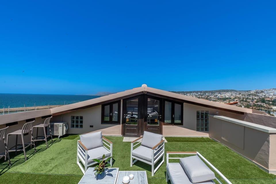 View (from property/room), Balcony/Terrace, Seating area, Sea view
