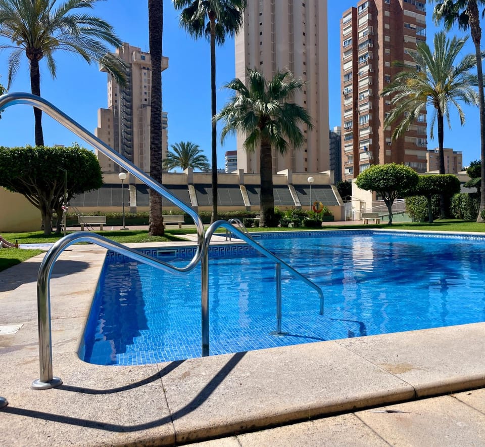 Day, Swimming pool