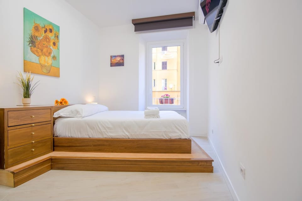 Bed, TV and multimedia, Photo of the whole room, Bedroom, towels