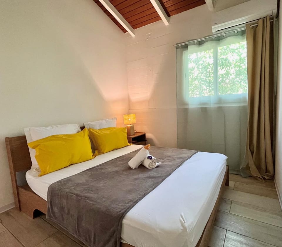Bedroom, towels