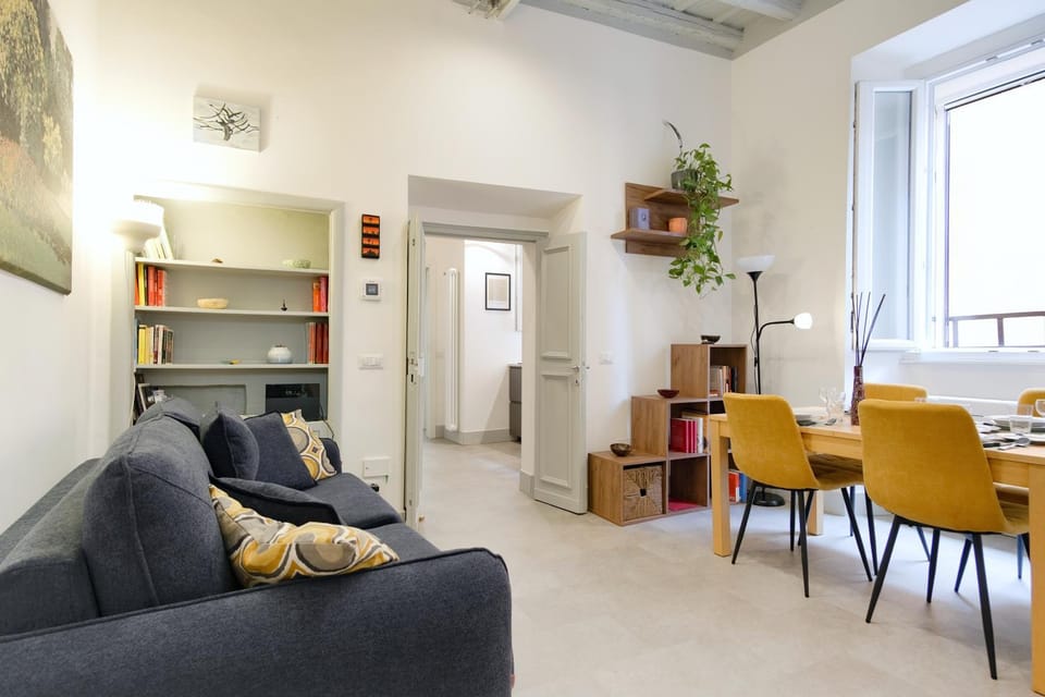 Kitchen or kitchenette, Living room, Seating area, Dining area, oven