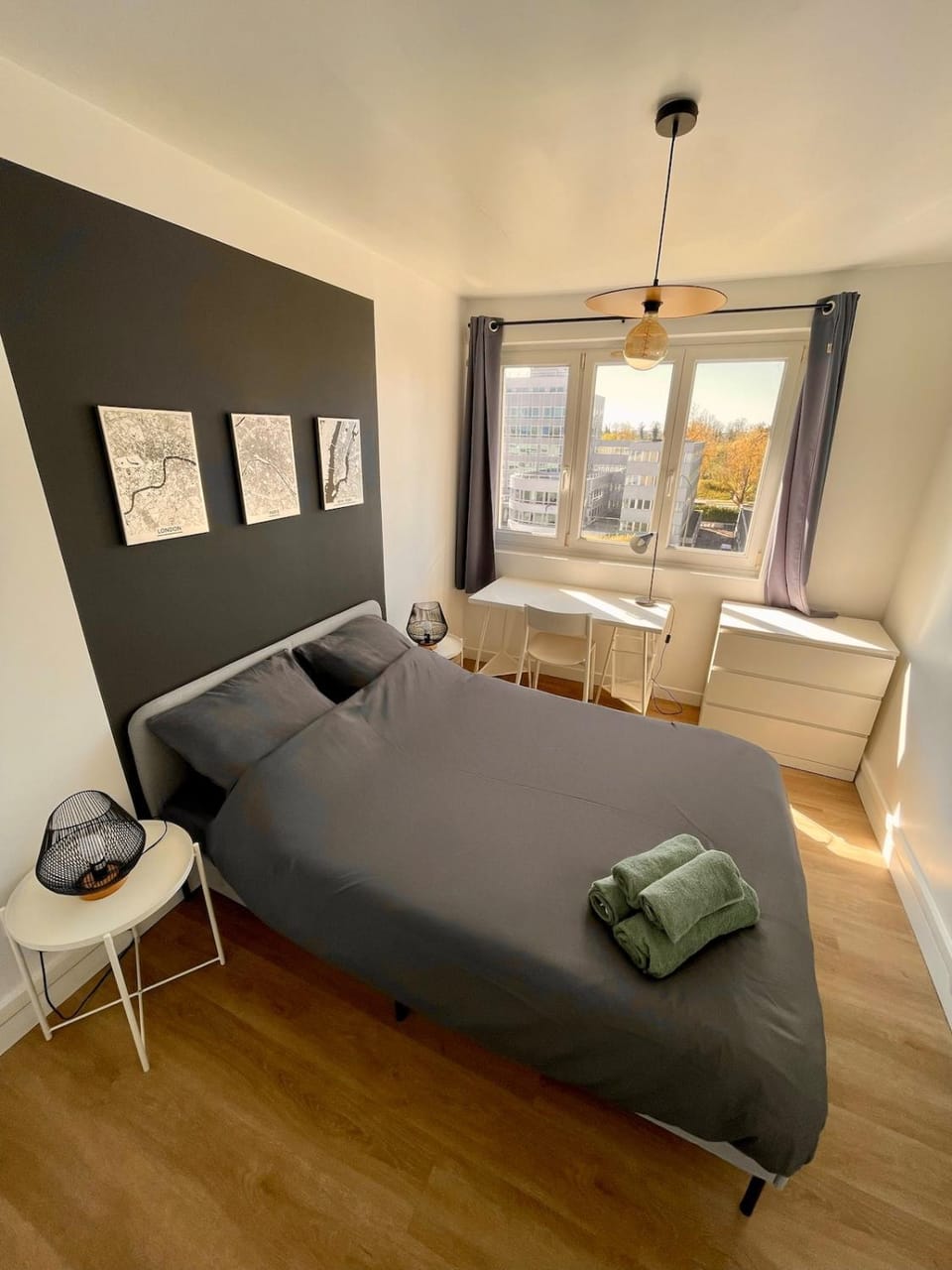 Bed, Bedroom, towels