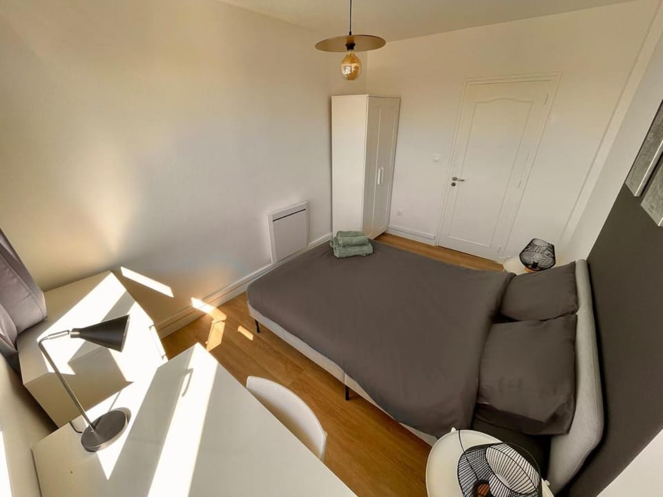 Bed, Photo of the whole room, Bedroom