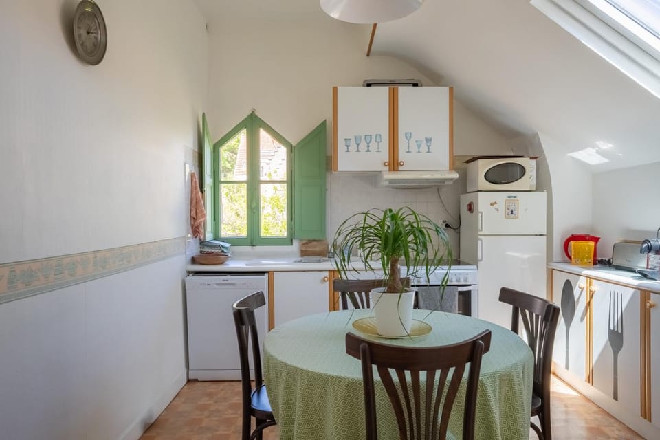 Property building, Kitchen or kitchenette, Living room