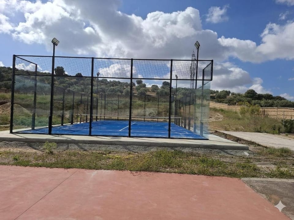 Tennis court, Tennis court