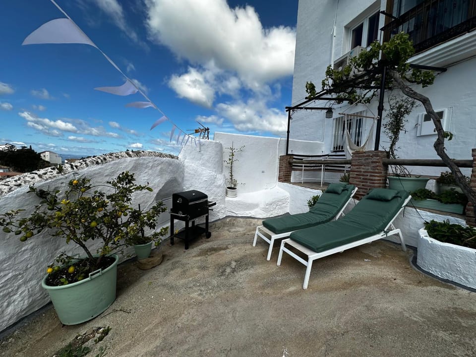 BBQ facilities, View (from property/room), Balcony/Terrace, sunbed