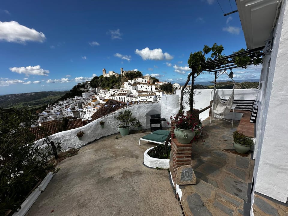 Neighbourhood, Natural landscape, BBQ facilities, View (from property/room), Balcony/Terrace, City view