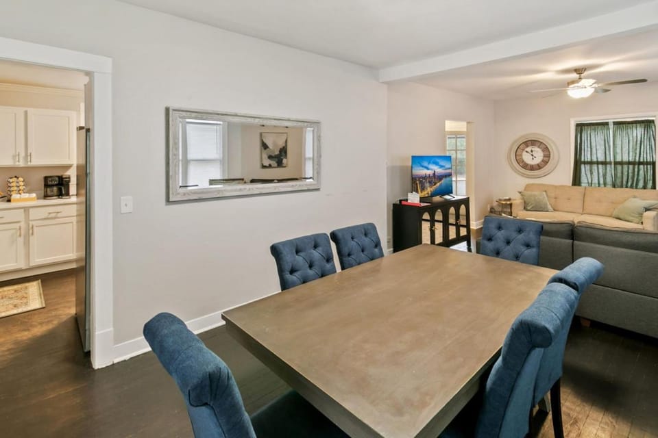 Spacious Home in DT Libertyville Near Naval Base House in Illinois